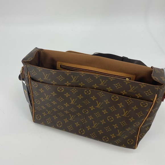 Louis Vuitton Bastille Messenger bag - Picture 11 of 14